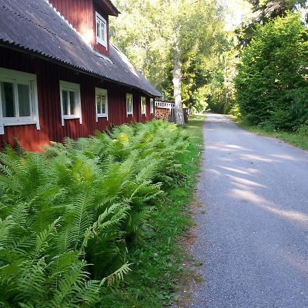 Kuus Tuba Hostel Leisi Buitenkant foto