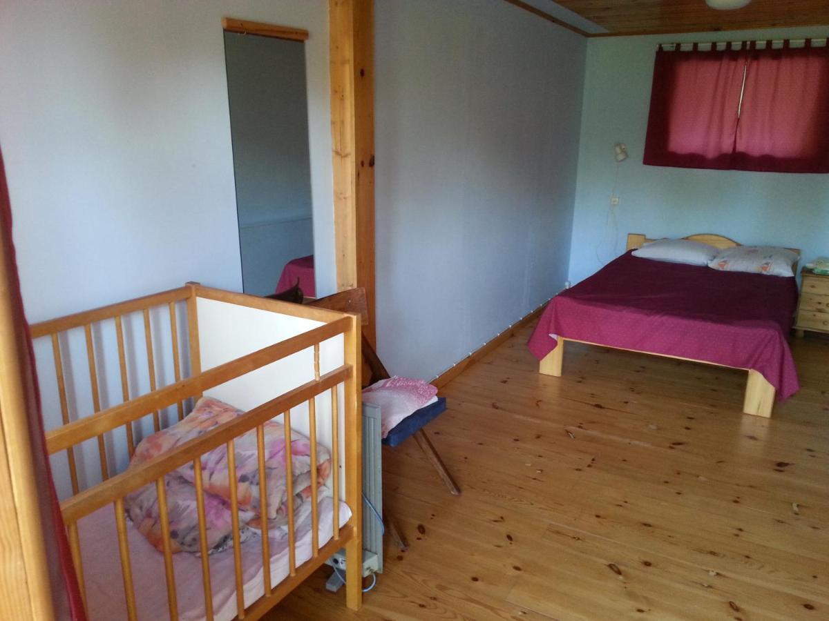 Kuus Tuba Hostel Leisi Buitenkant foto