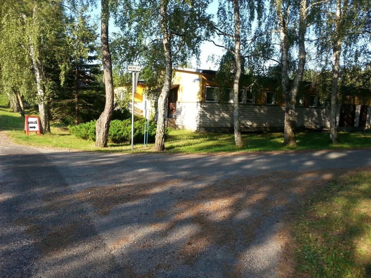 Kuus Tuba Hostel Leisi Buitenkant foto
