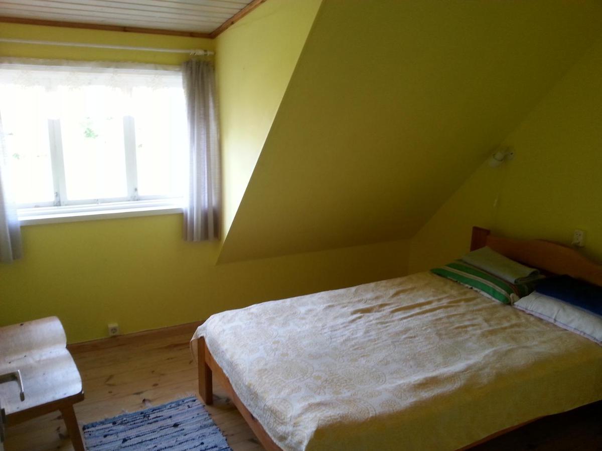 Kuus Tuba Hostel Leisi Buitenkant foto