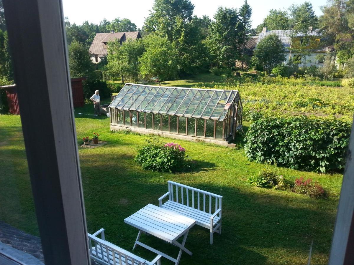 Kuus Tuba Hostel Leisi Buitenkant foto