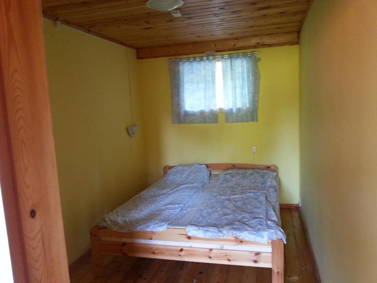 Kuus Tuba Hostel Leisi Buitenkant foto