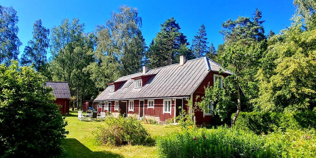 Kuus Tuba Hostel Leisi Buitenkant foto